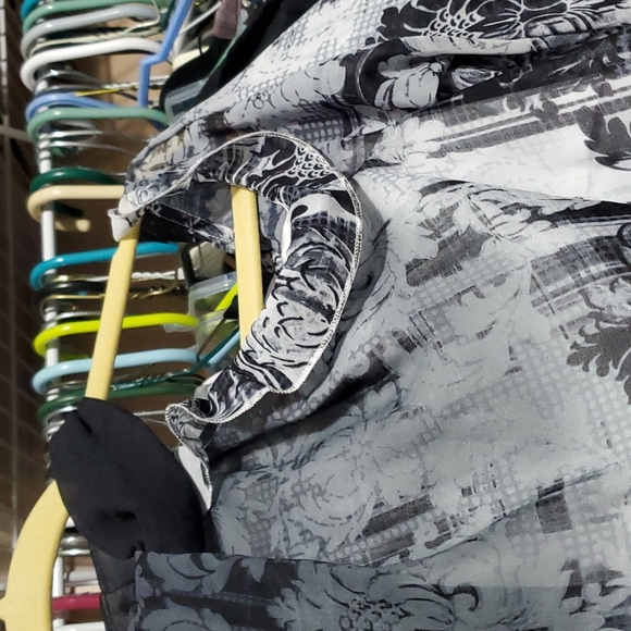 Bebe cold shoulder ruffle top Sz L - Picture 5 of 12